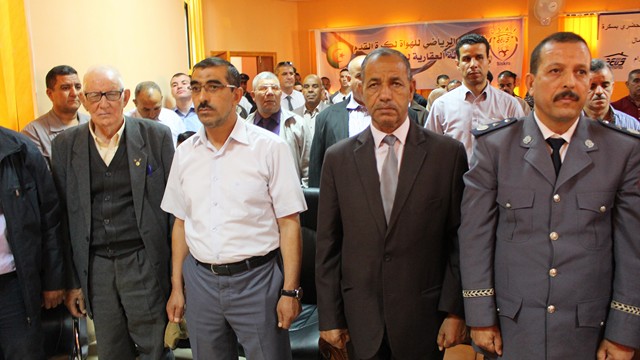 الوقوف لإستماع النشيد الوطني